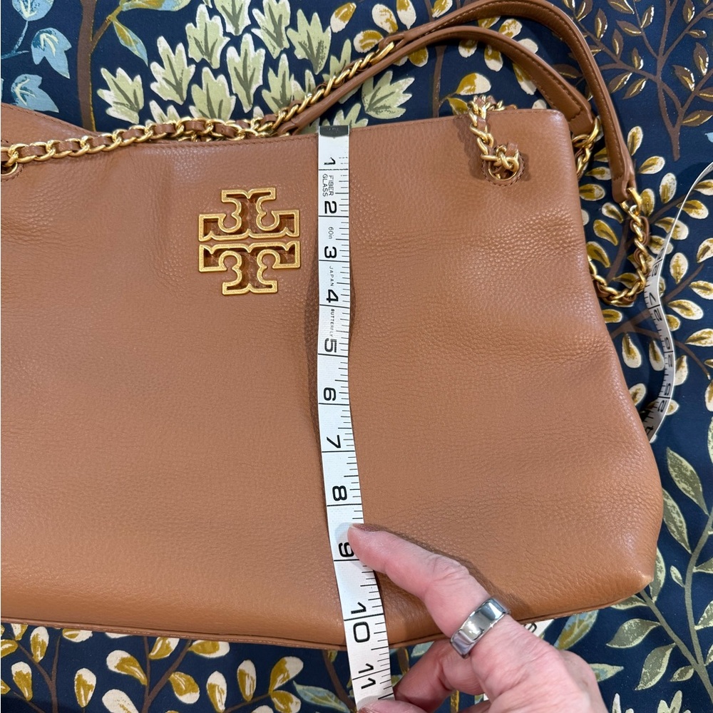 Tory Burch British Tan Pebbled Leather Shoulder Bag with Gold Chain - Picture 10 of 12